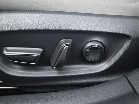 Used 2024 Toyota Prius XLE image 9