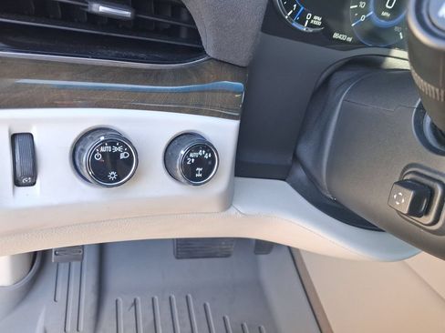 Used 2019 Cadillac Escalade Luxury w/ LPO, Radiant Package AWD/4WD image 17