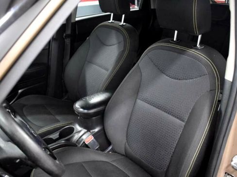 Used 2015 Kia Soul + image 5