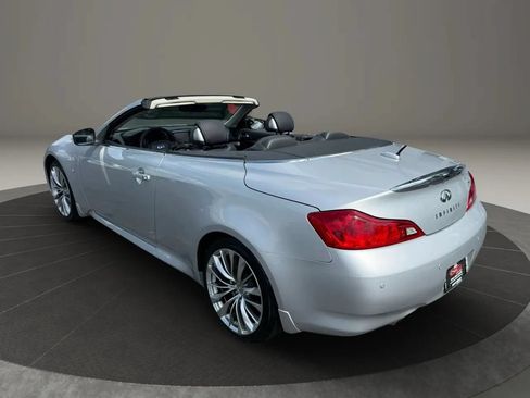 Used 2014 INFINITI Q60 Convertible w/ Premium Package RWD image 19