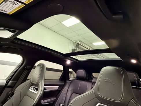 Used 2024 Jaguar F-PACE R-Dynamic S image 24