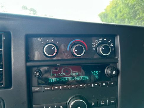 Used 2017 GMC Savana 2500 image 20