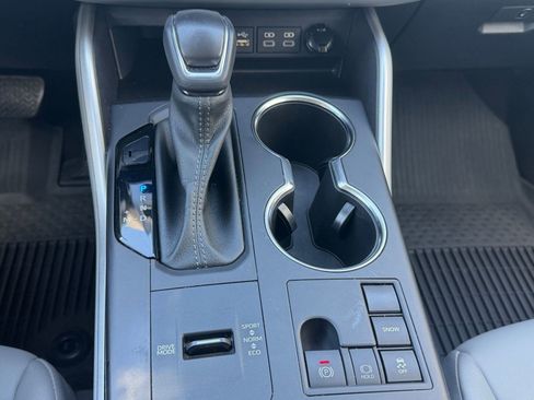 Used 2023 Toyota Highlander XLE image 18