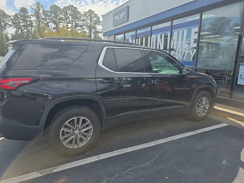 Used 2023 Chevrolet Traverse LT FWD image 4