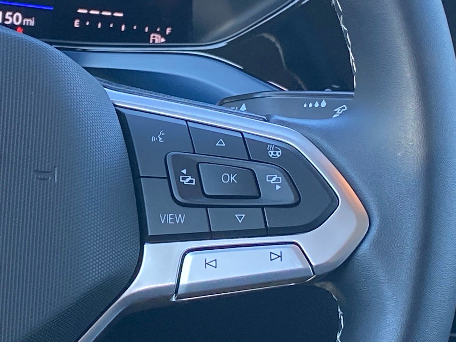 Certified 2023 Volkswagen Taos SE AWD/4WD image 5