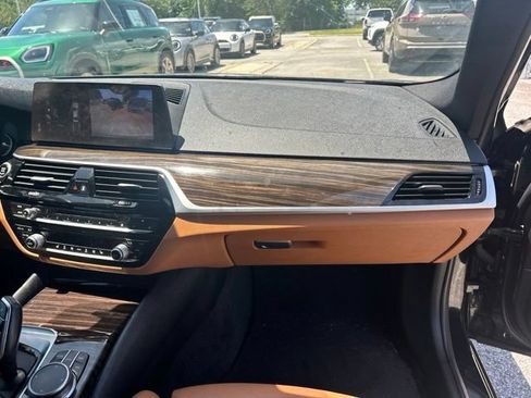 Used 2019 BMW 530i RWD image 12