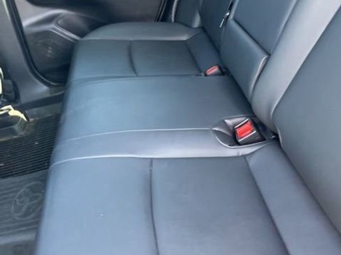 Used 2024 Toyota Venza XLE image 10