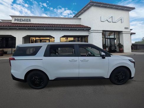 New 2026 Kia Carnival FWD image 9