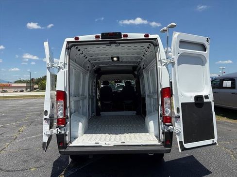 Used 2025 RAM ProMaster 2500 w/ Convenience Group FWD image 11
