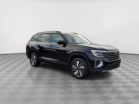 Used 2024 Volkswagen Atlas SE image 2