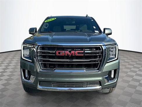 Used 2023 GMC Yukon SLT w/ SLT Premium Package image 2