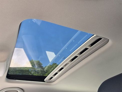 Used 2019 Volkswagen Passat 2.0T Wolfsburg w/ Wheels & Sunroof Package image 22