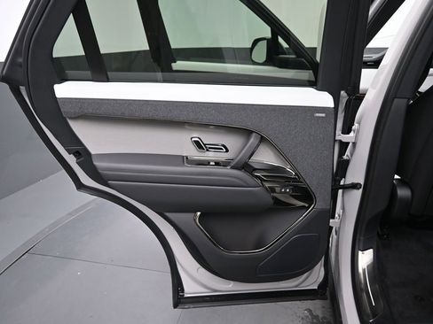 New 2026 Land Rover Range Rover Sport Dynamic SE AWD/4WD image 16