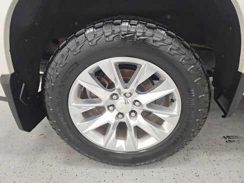 Used 2020 Chevrolet Silverado 1500 LTZ AWD/4WD image 7