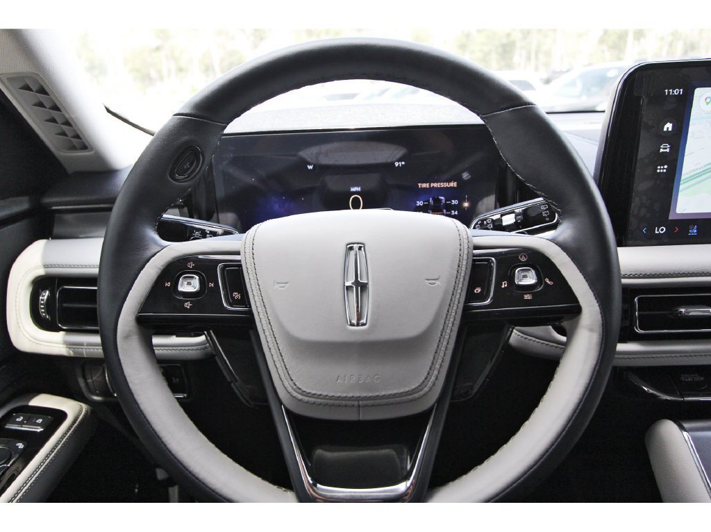 Used 2025 Lincoln Aviator 2WD image 15