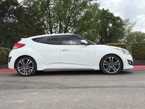 Used 2016 Hyundai Veloster Turbo w/ Option Group 04 FWD image 2