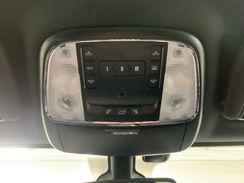 Used 2019 Jeep Grand Cherokee Limited w/ Luxury Group II image 15