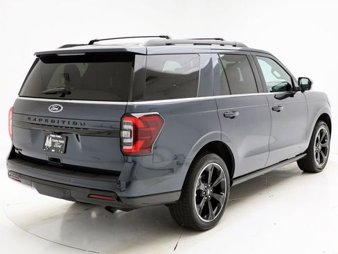 Used 2022 Ford Expedition Limited image 9
