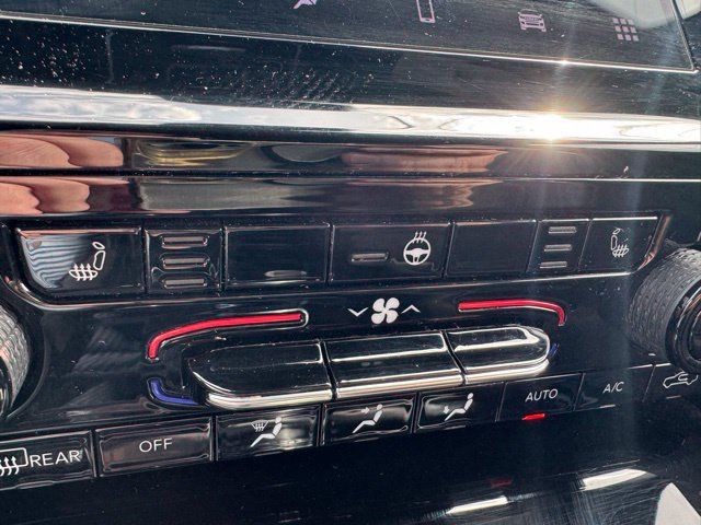 Used 2023 Jeep Grand Cherokee Altitude AWD/4WD image 10
