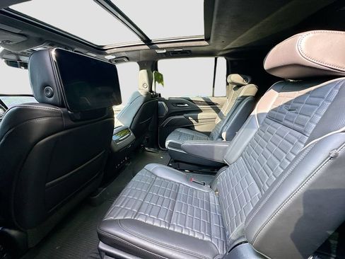 Used 2024 Cadillac Escalade ESV V w/ Heavy-Duty Trailer Package AWD/4WD image 25