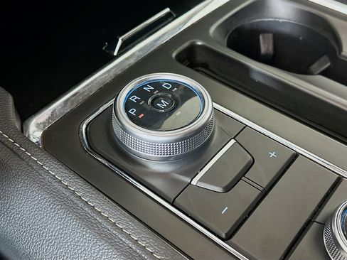 Used 2024 Ford Expedition Max XLT image 25