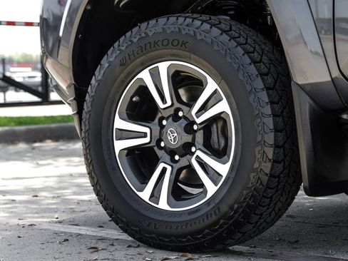 Used 2019 Toyota Tacoma TRD Sport w/ Technology Package image 61