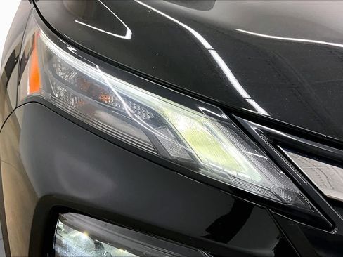 Used 2024 Nissan Rogue S FWD image 27