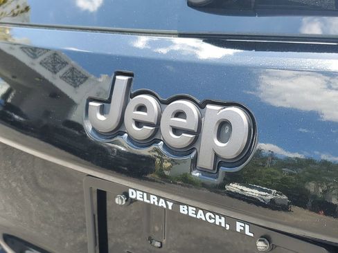Used 2018 Jeep Grand Cherokee High Altitude RWD image 9