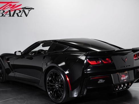 Used 2015 Chevrolet Corvette Z06 w/ 2LZ Preferred Equipment Group RWD image 3