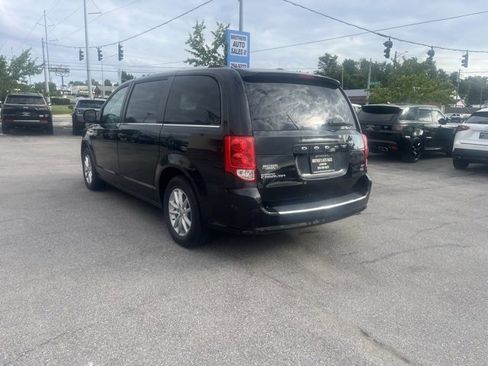 Used 2018 Dodge Grand Caravan SXT image 4