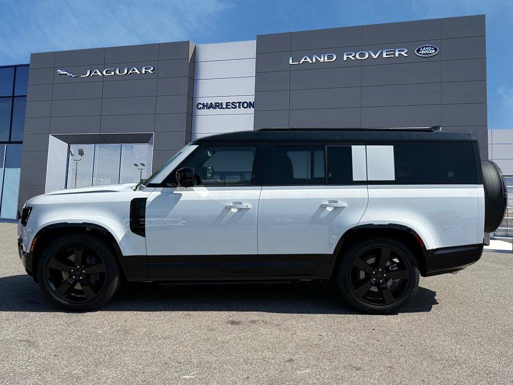 New 2026 Land Rover Defender 130 X-Dynamic SE AWD/4WD image 2