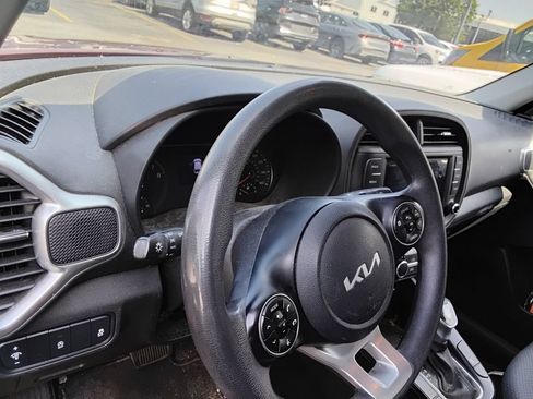 Used 2022 Kia Soul LX FWD image 8