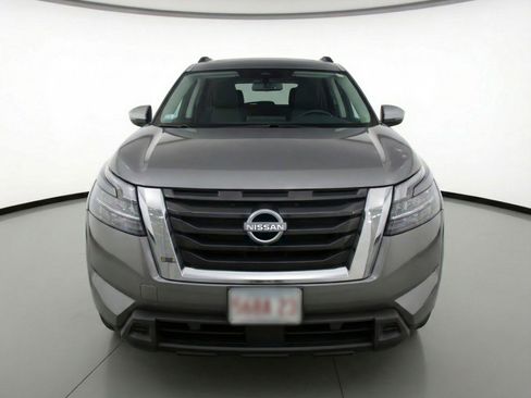 Used 2025 Nissan Pathfinder SV FWD image 2