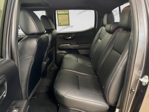Used 2022 Toyota Tacoma TRD Sport w/ TRD Premium Sport Package AWD/4WD image 13