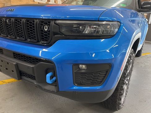 Used 2022 Jeep Grand Cherokee Trailhawk w/ Advanced Protech Group II AWD/4WD image 11