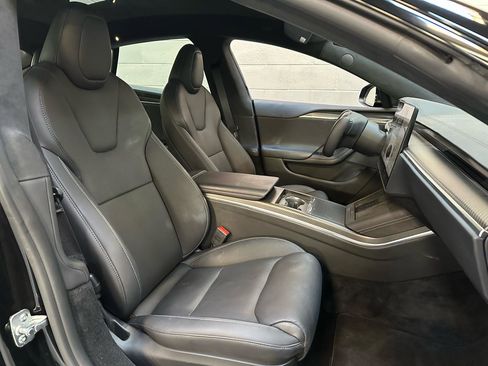 Used 2022 Tesla Model S Plaid image 9