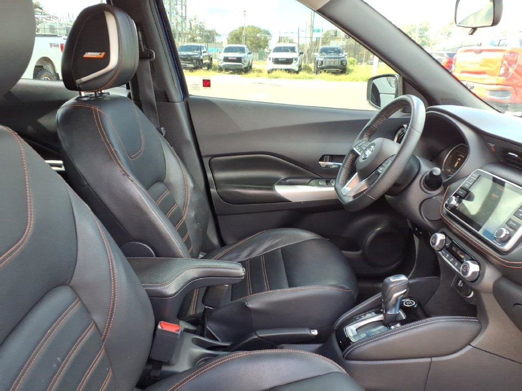 Used 2020 Nissan Kicks SR w/ SR Premium Package FWD image 12