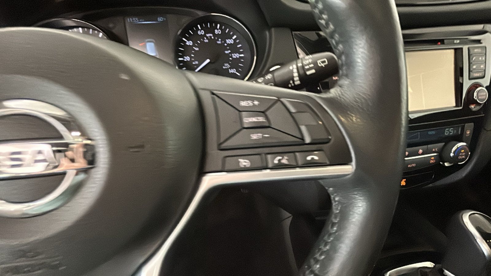 Used 2017 Nissan Rogue SV AWD/4WD image 21