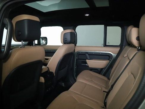 Used 2025 Land Rover Defender 110 X-Dynamic SE AWD/4WD image 19