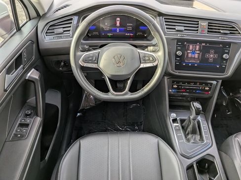 Used 2023 Volkswagen Tiguan SE FWD image 13