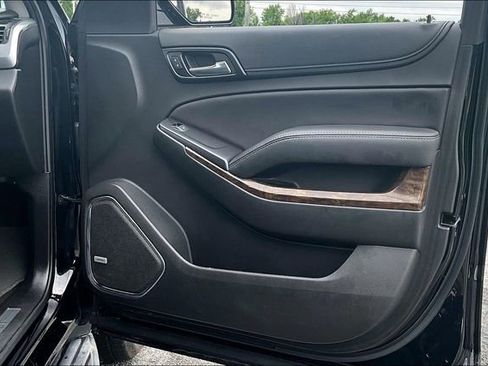 Used 2018 Chevrolet Suburban LT RWD image 28