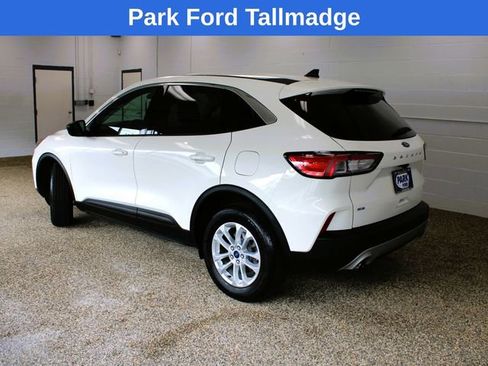 Used 2022 Ford Escape SE w/ Cold Weather Package AWD/4WD image 2