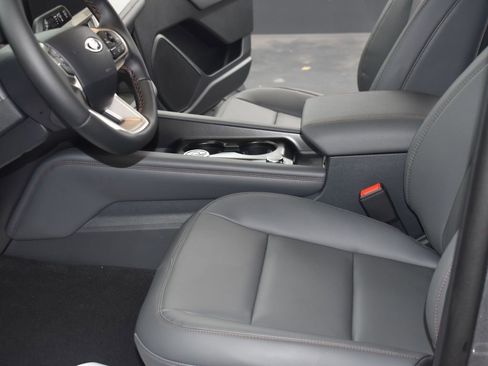 New 2026 Ford Explorer Active w/ Active Comfort Package image 9