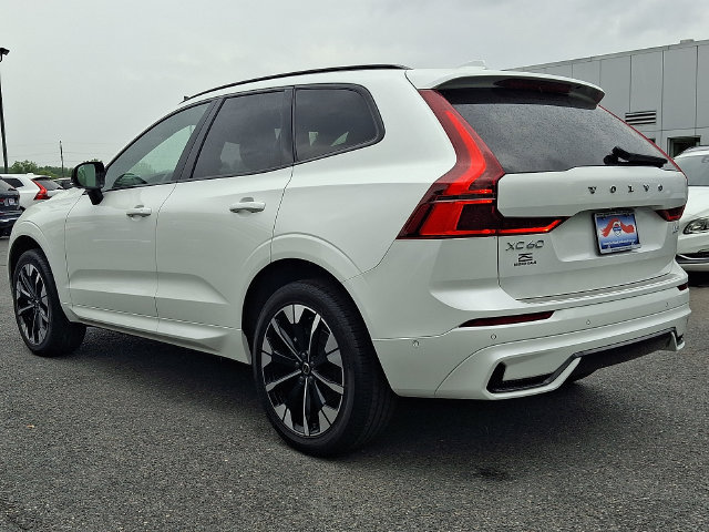 Used 2026 Volvo XC60 B5 Plus AWD/4WD image 4