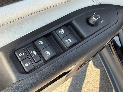 Used 2022 Jeep Compass Limited image 16