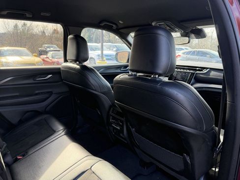 Used 2023 Jeep Grand Cherokee Altitude image 32