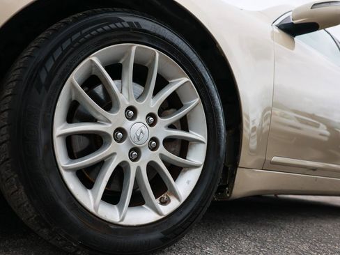 Used 2011 Hyundai Genesis 3.8 RWD image 31