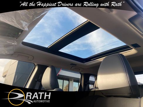 New 2025 Mitsubishi Outlander SE image 18