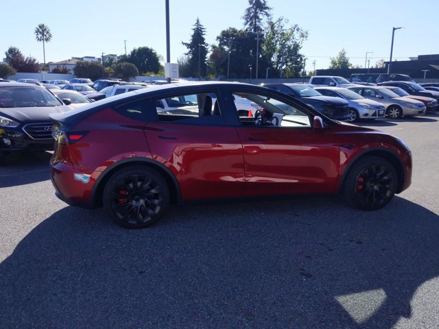 Used 2025 Tesla Model Y Long Range RWD image 4