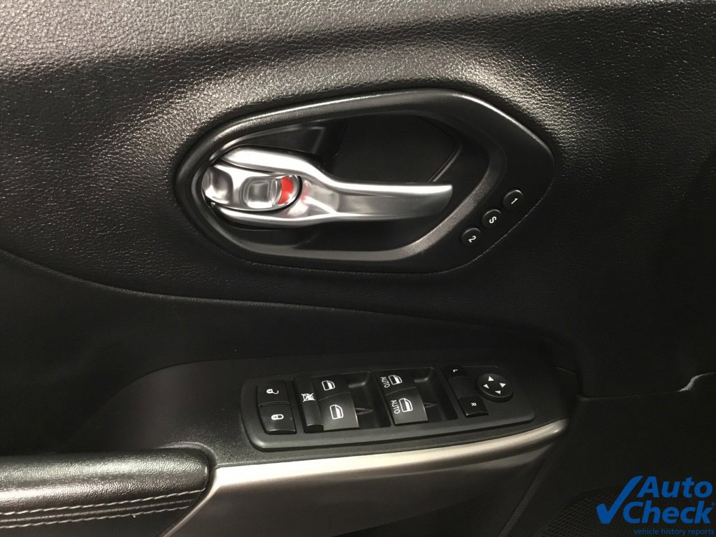 Used 2020 Jeep Cherokee Limited AWD/4WD image 22